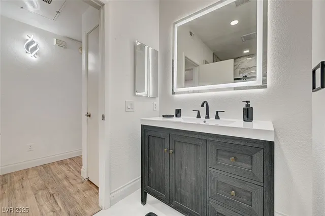 $1,900 | 251 South Green Valley Parkway, Unit 721, Henderson, NV 89012