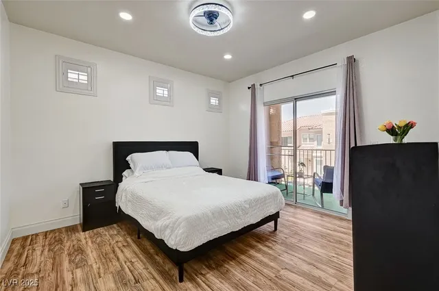 $1,900 | 251 South Green Valley Parkway, Unit 721, Henderson, NV 89012