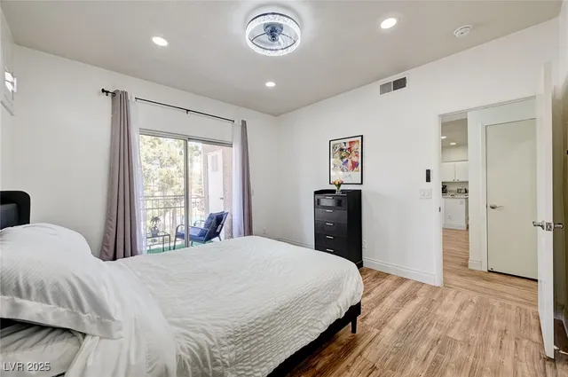$1,900 | 251 South Green Valley Parkway, Unit 721, Henderson, NV 89012