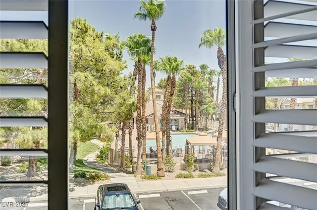 $1,900 | 251 South Green Valley Parkway, Unit 721, Henderson, NV 89012