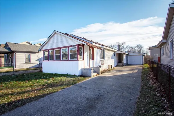 $1,800 | 1308 East Milton Avenue, Hazel Park, MI 48030