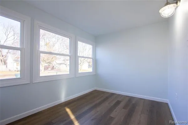 $1,800 | 1308 East Milton Avenue, Hazel Park, MI 48030