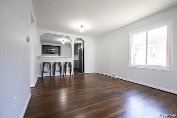 $1,800 | 1308 East Milton Avenue, Hazel Park, MI 48030