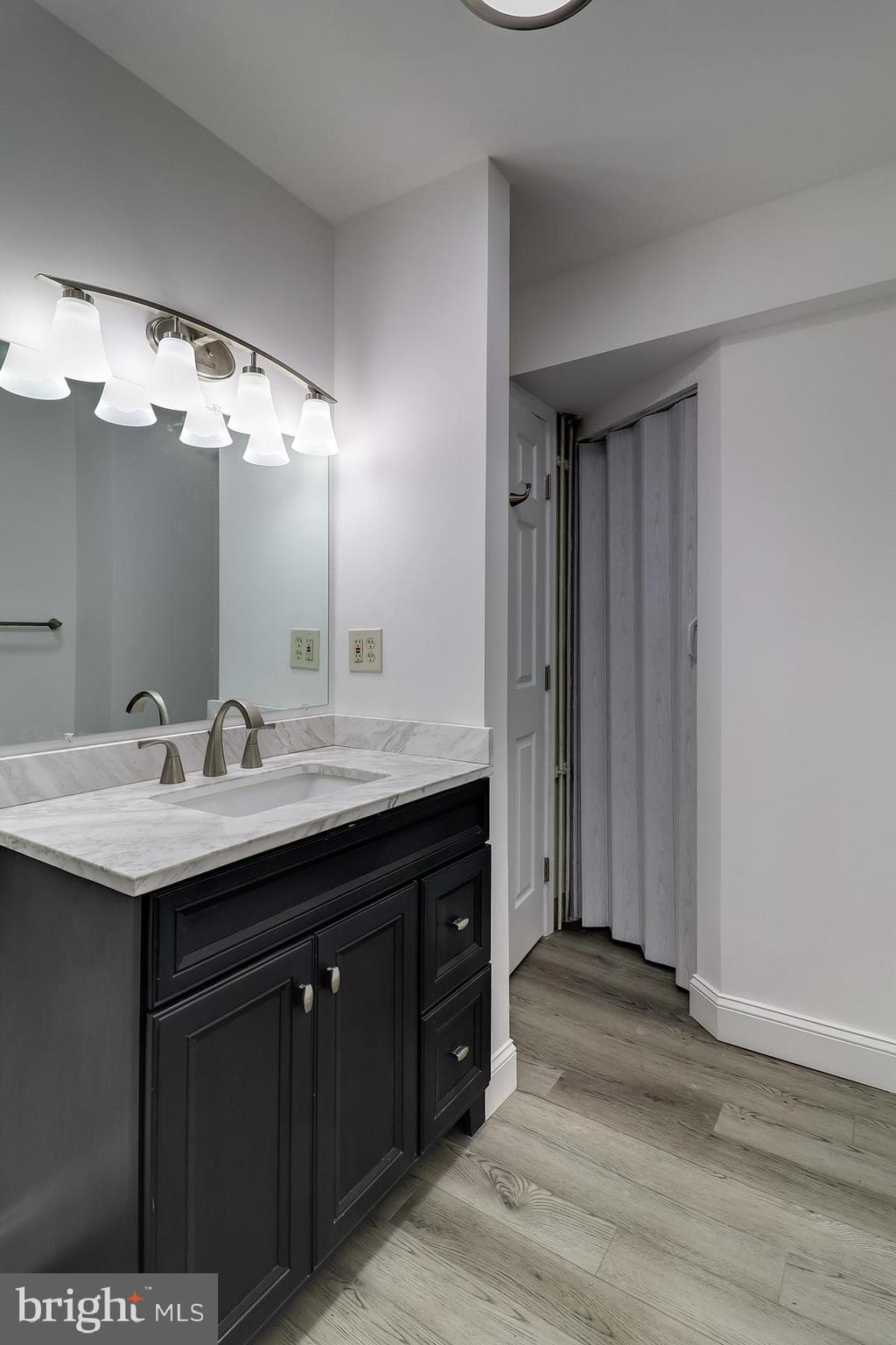 812 Silver Avenue Baltimore, MD 21221 - Photo 11 of 44 Full Bath Main Level