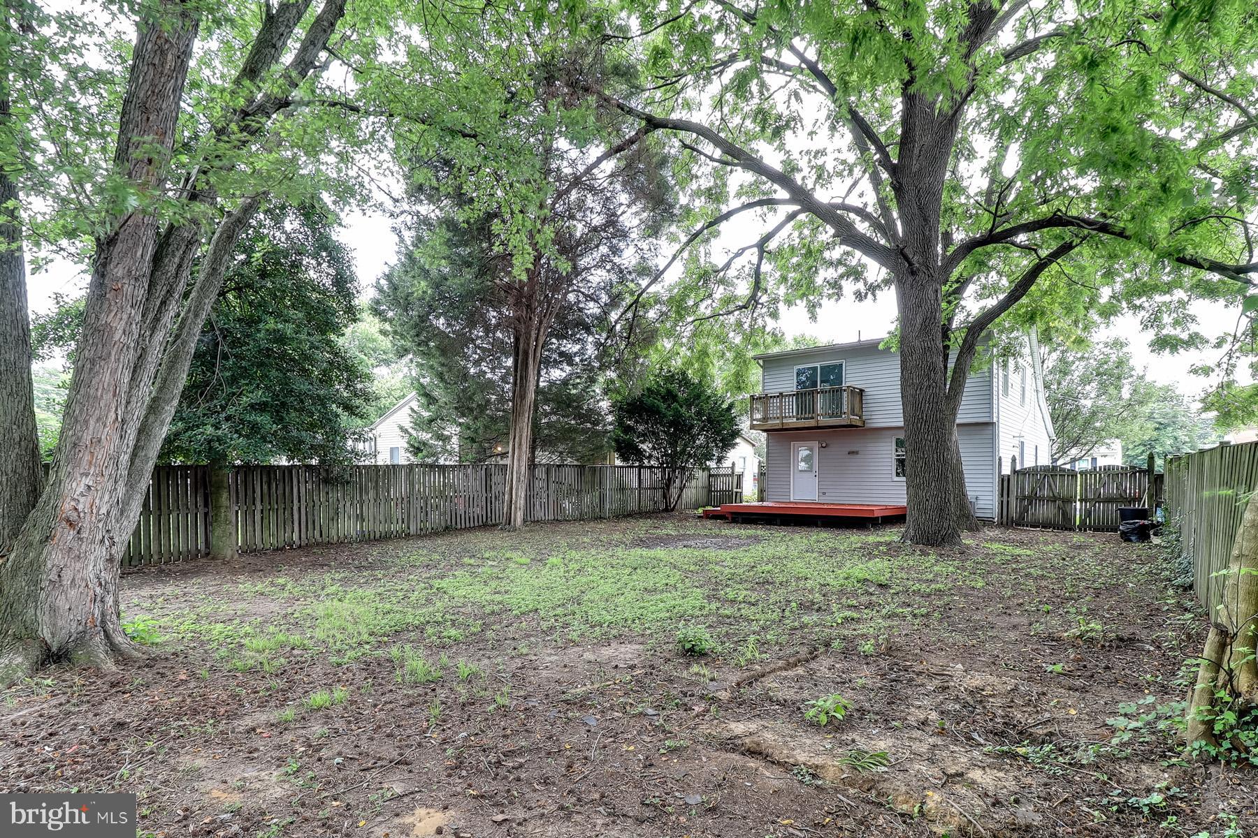 812 Silver Avenue Baltimore, MD 21221 - Photo 4 of 44 Fenced Rear Yard