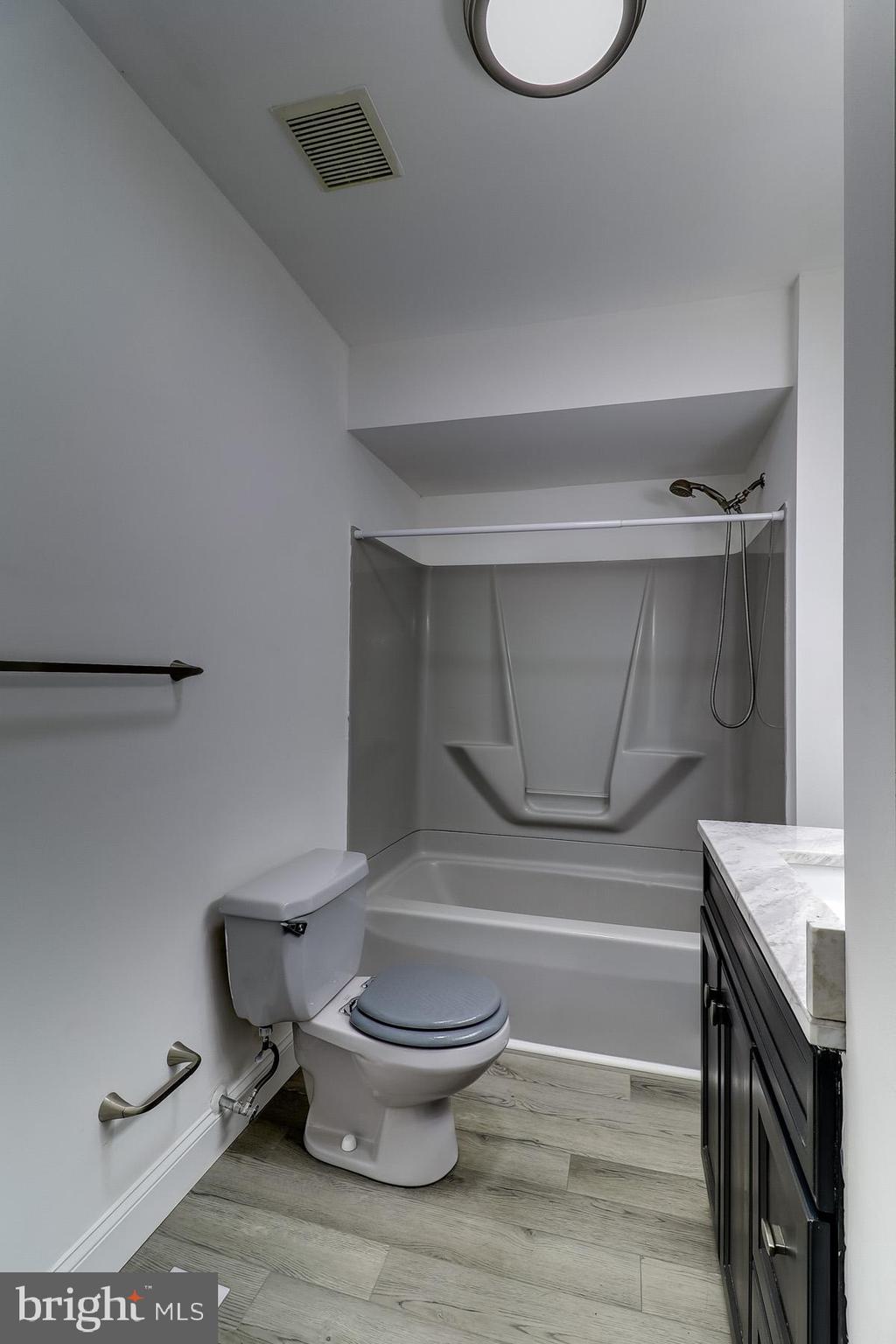 812 Silver Avenue Baltimore, MD 21221 - Photo 9 of 44 Full Bath on the Main Level