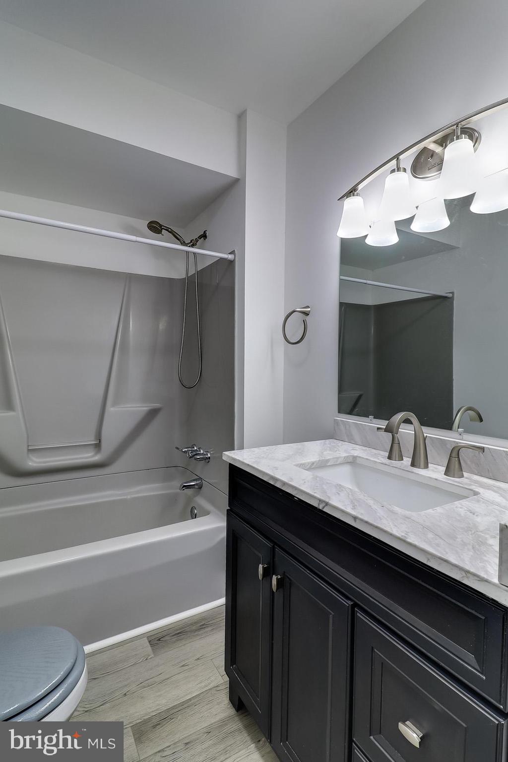 812 Silver Avenue Baltimore, MD 21221 - Photo 10 of 44 Full Bath Main Level