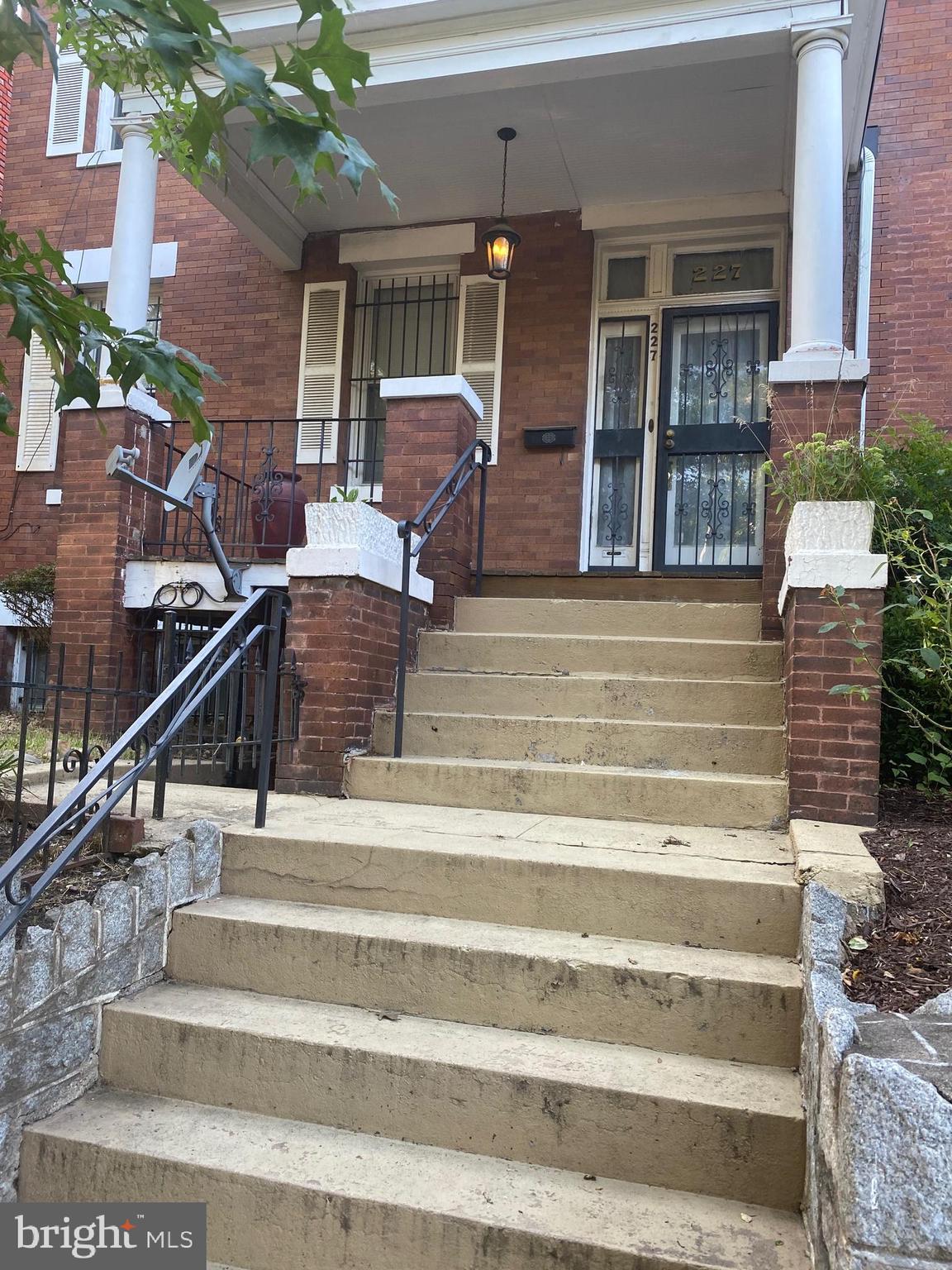 227 S Street Northwest Washington, DC 20001 - Photo 2 of 38