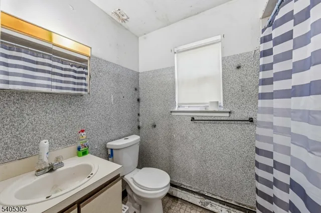 $399,999 | 553 Fulton Street, Elizabeth Port, NJ 07206