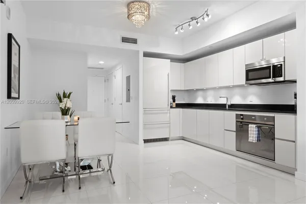 $4,500 | 1010 Brickell Avenue, Unit 4608, Miami, FL 33131