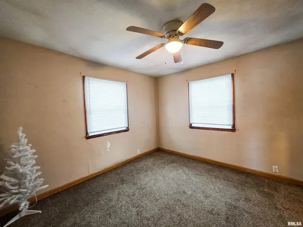 $99,500 | 103 Watkins Street, Cisne, IL 62823