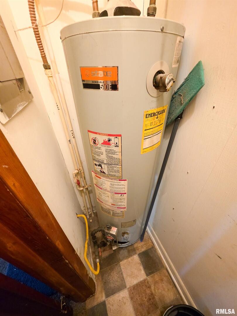 103 Watkins Street Cisne, IL 62823 - Photo 64 of 85 a view of entryway