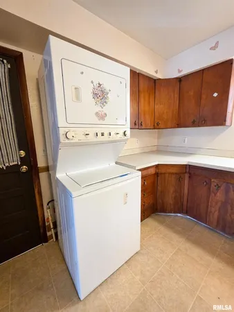 $99,500 | 103 Watkins Street, Cisne, IL 62823