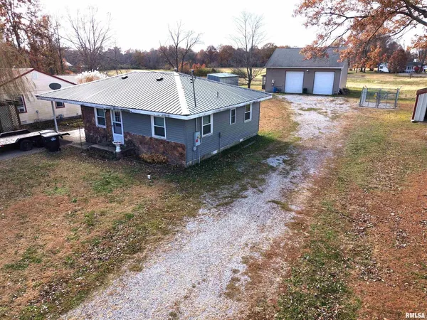 $99,500 | 103 Watkins Street, Cisne, IL 62823