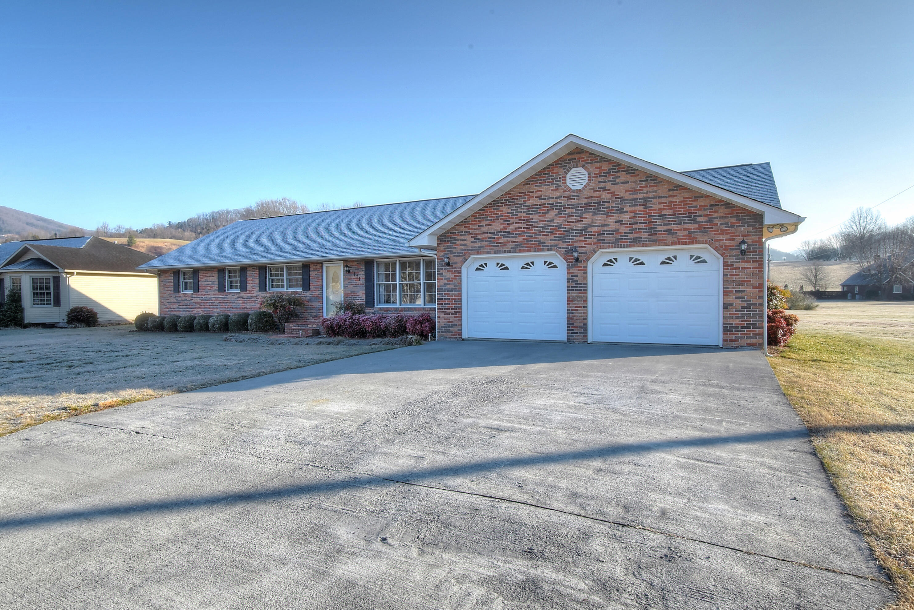 171 Blue Springs Road Elizabethton, TN 37643 - Photo 2 of 40 2