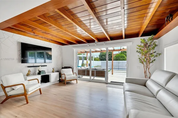 $4,600 | 301 Southwest 30th Court, Miami, FL 33135