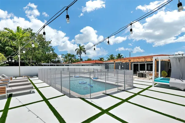 $4,600 | 301 Southwest 30th Court, Miami, FL 33135