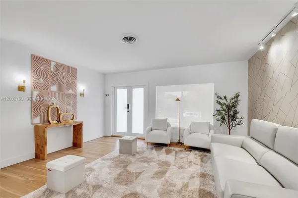 $4,600 | 301 Southwest 30th Court, Miami, FL 33135