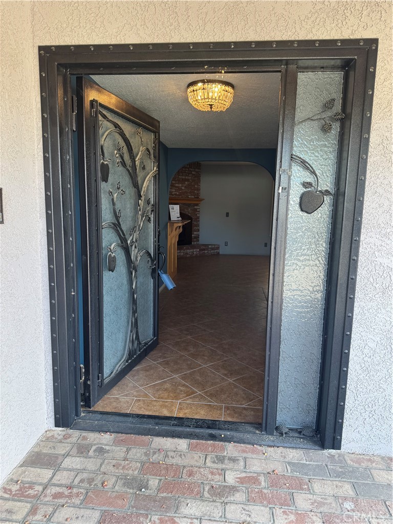 18965 Siskiyou Road Apple Valley, CA 92307 - Photo 2 of 28