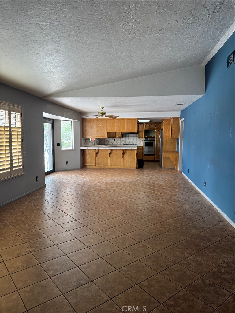 18965 Siskiyou Road Apple Valley, CA 92307 - Photo 5 of 28