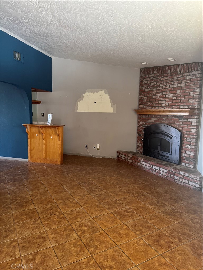 18965 Siskiyou Road Apple Valley, CA 92307 - Photo 6 of 28