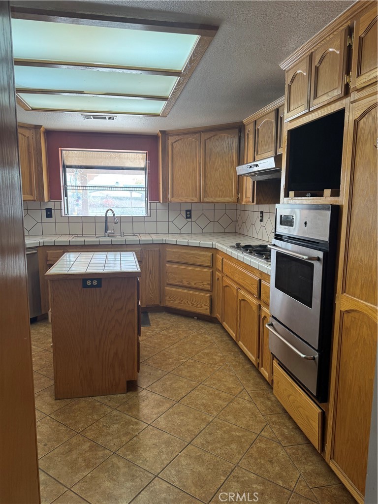 18965 Siskiyou Road Apple Valley, CA 92307 - Photo 10 of 28