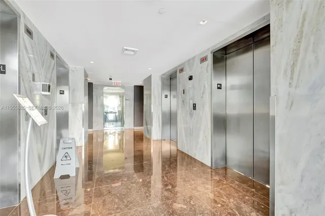 $500,000 | 325 South Biscayne Boulevard, Unit 2616, Miami, FL 33131