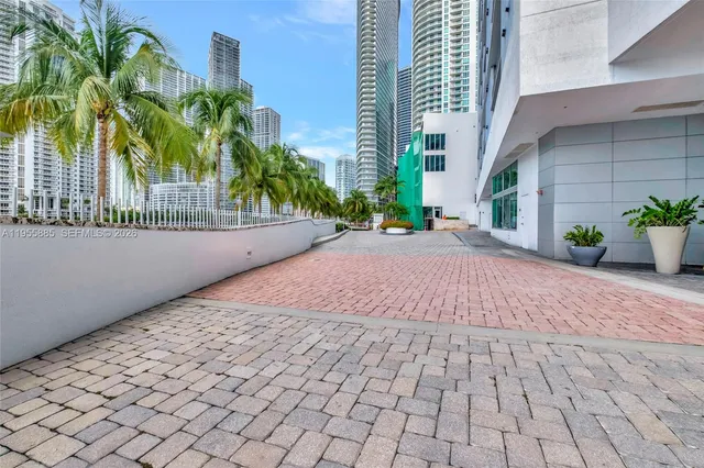 $500,000 | 325 South Biscayne Boulevard, Unit 2616, Miami, FL 33131