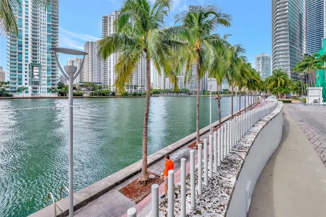 $500,000 | 325 South Biscayne Boulevard, Unit 2616, Miami, FL 33131