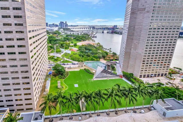 $500,000 | 325 South Biscayne Boulevard, Unit 2616, Miami, FL 33131