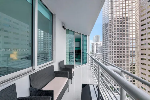 $500,000 | 325 South Biscayne Boulevard, Unit 2616, Miami, FL 33131