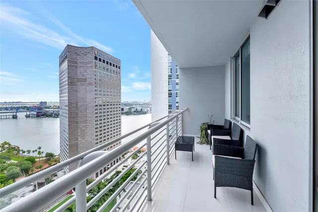 $500,000 | 325 South Biscayne Boulevard, Unit 2616, Miami, FL 33131