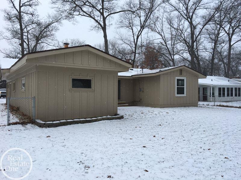 3208 Riverside Drive Port Huron, MI 48060 - Photo 4 of 36 Gallery Image 4
