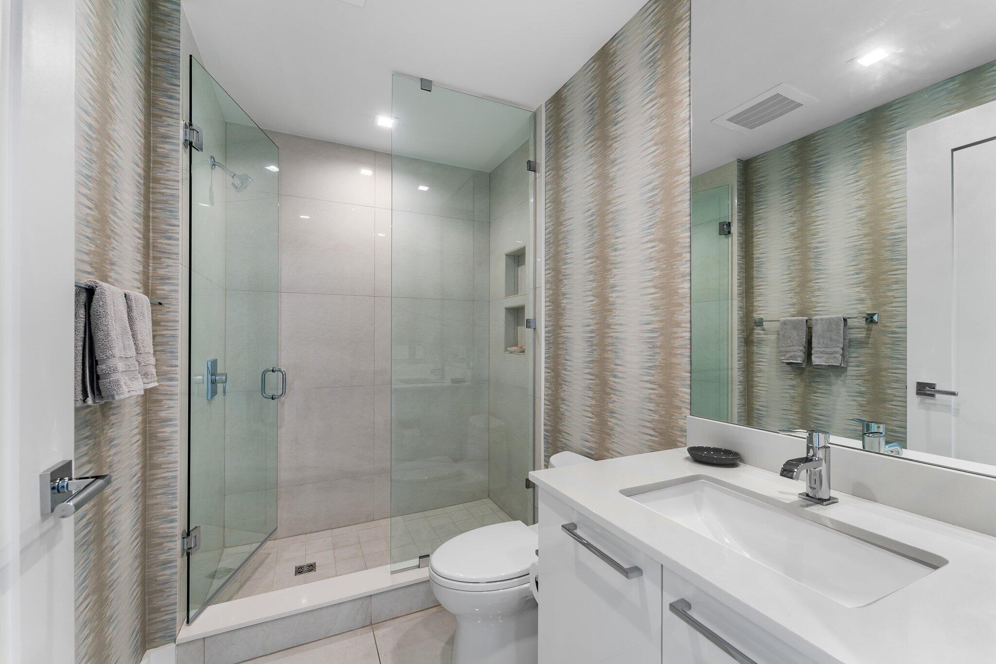 5000 North Ocean Drive, Unit 1003 Singer Island, FL 33404 - Photo 29 of 134 Guest Bath