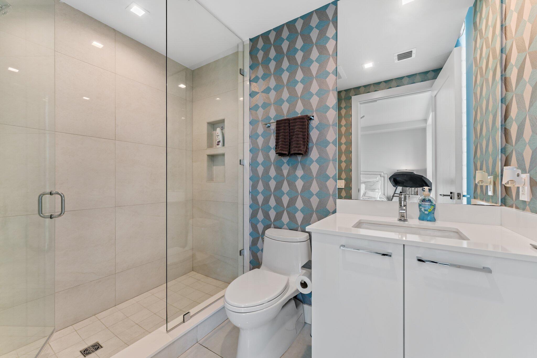 5000 North Ocean Drive, Unit 1003 Singer Island, FL 33404 - Photo 32 of 134 Guest Bath # 2