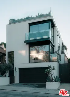 $9,499,000 | 120 Hart Avenue, Santa Monica, CA 90405