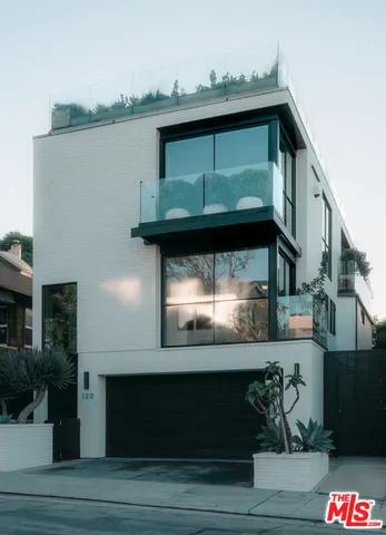 $8,750,000 | 120 Hart Avenue, Santa Monica, CA 90405