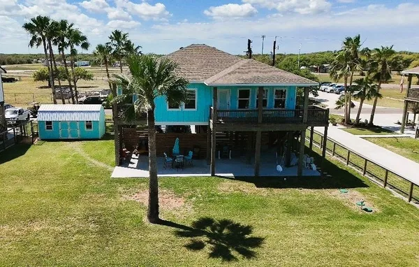 $600,000 | 2106 Young Street, Rockport, TX 78382
