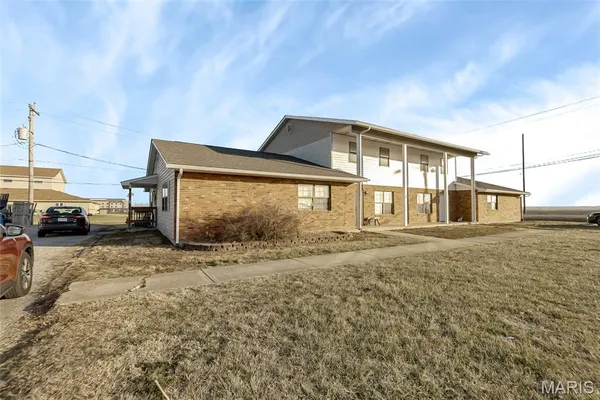$660,000 | 3 Georgetown Drive, Granite City, IL 62040