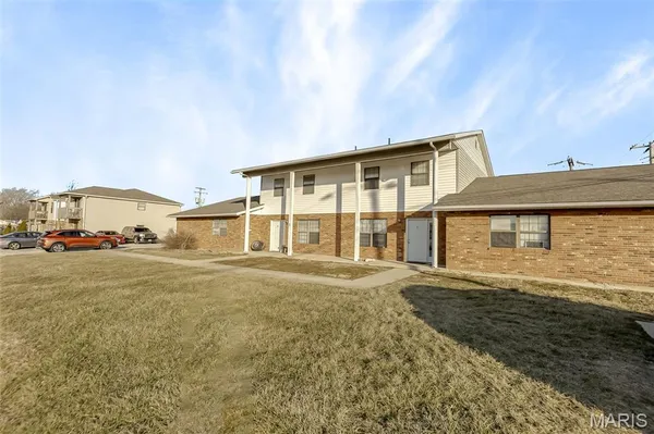 $660,000 | 3 Georgetown Drive, Granite City, IL 62040