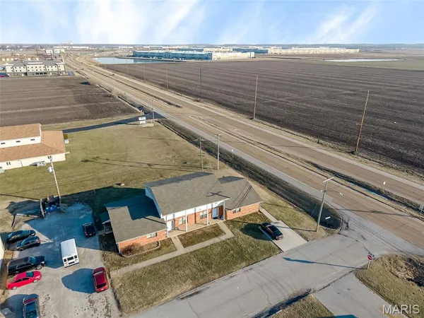 $660,000 | 3 Georgetown Drive, Granite City, IL 62040