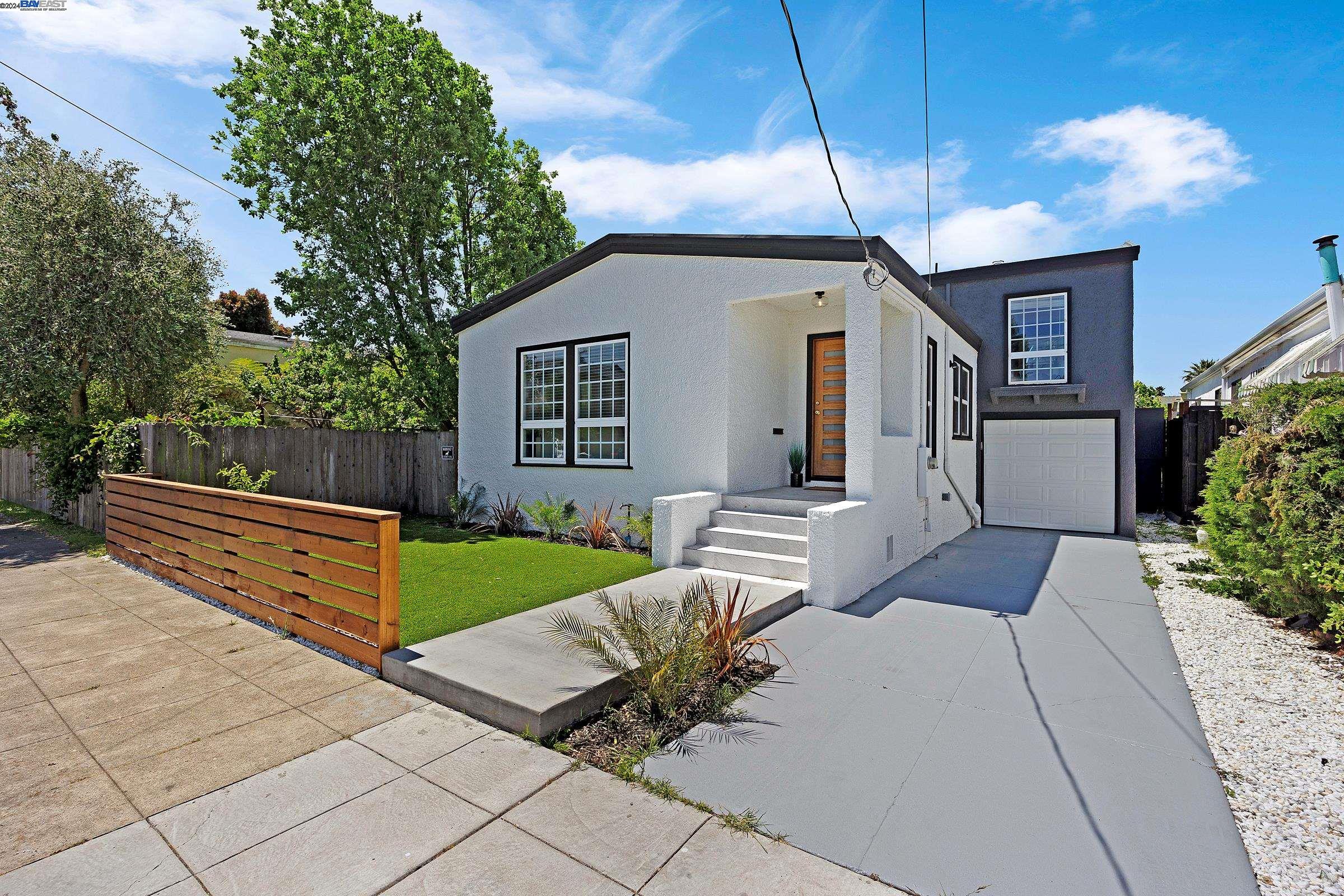 a view of a house with backyard and a tub