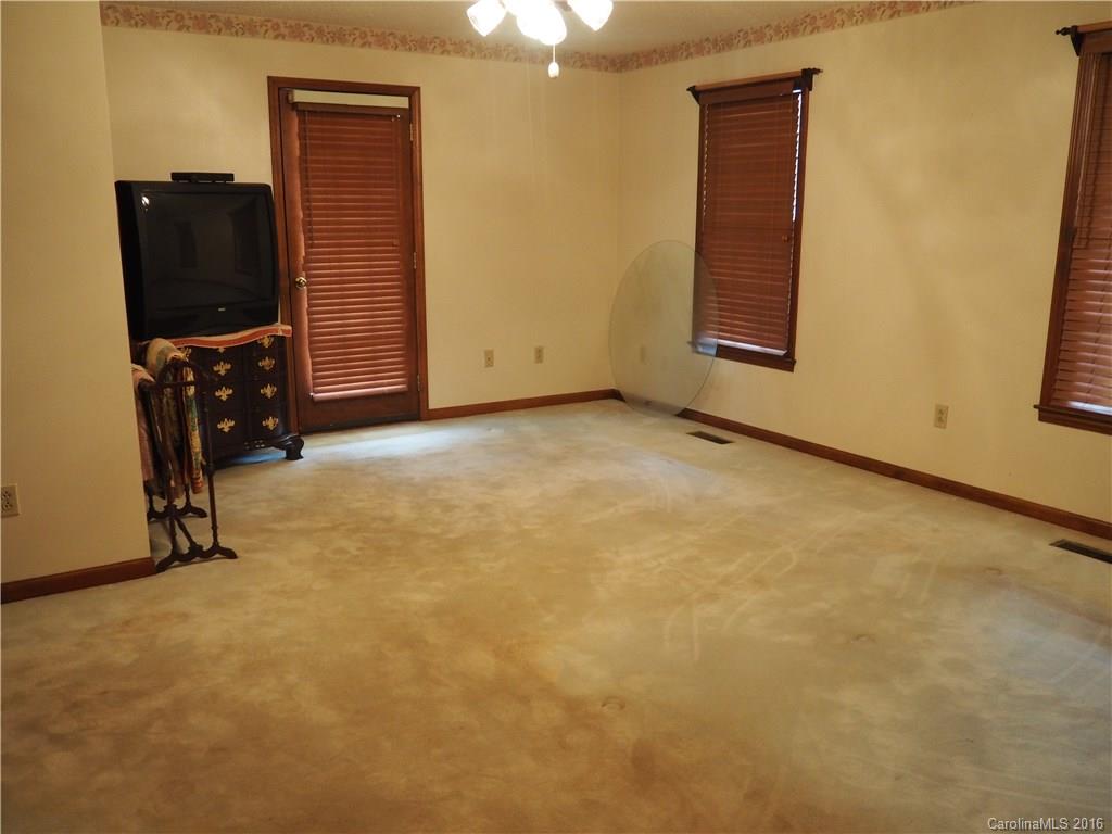 7328 R R H Road Hickory, NC 28602 - Photo 12 of 23 Gallery Image 12