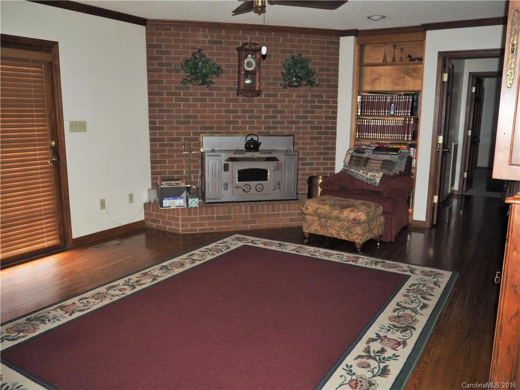 7328 R R H Road Hickory, NC 28602 - Photo 4 of 23 Gallery Image 4