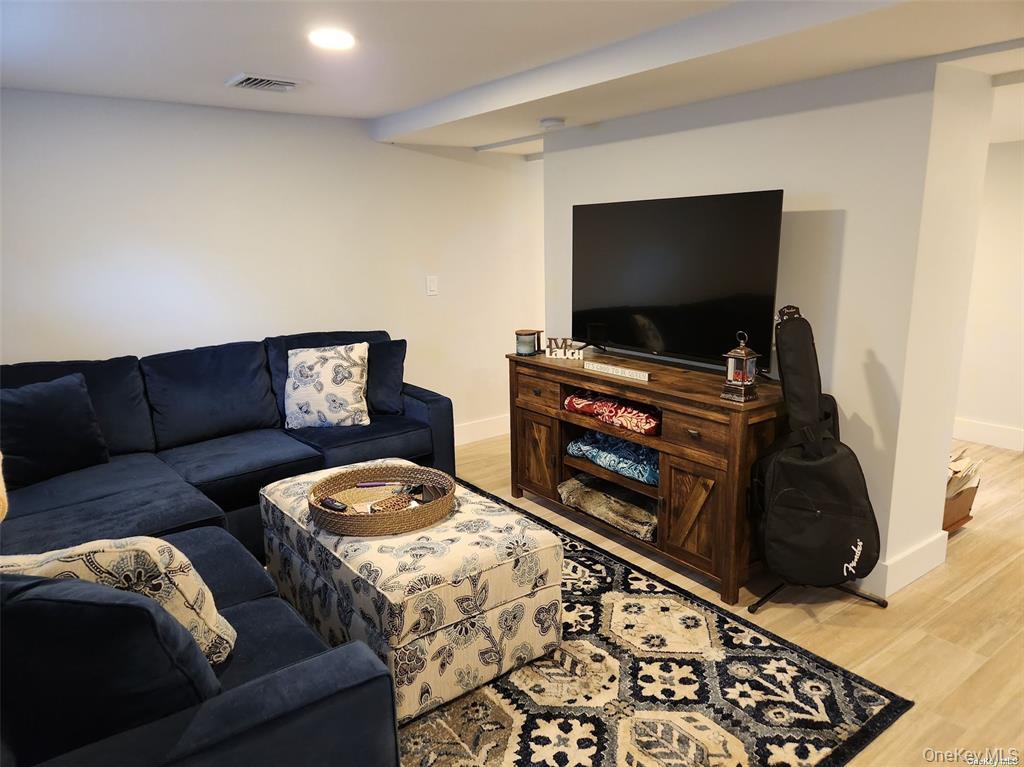 134 Ralph Avenue Babylon, NY 11702 - Photo 8 of 18