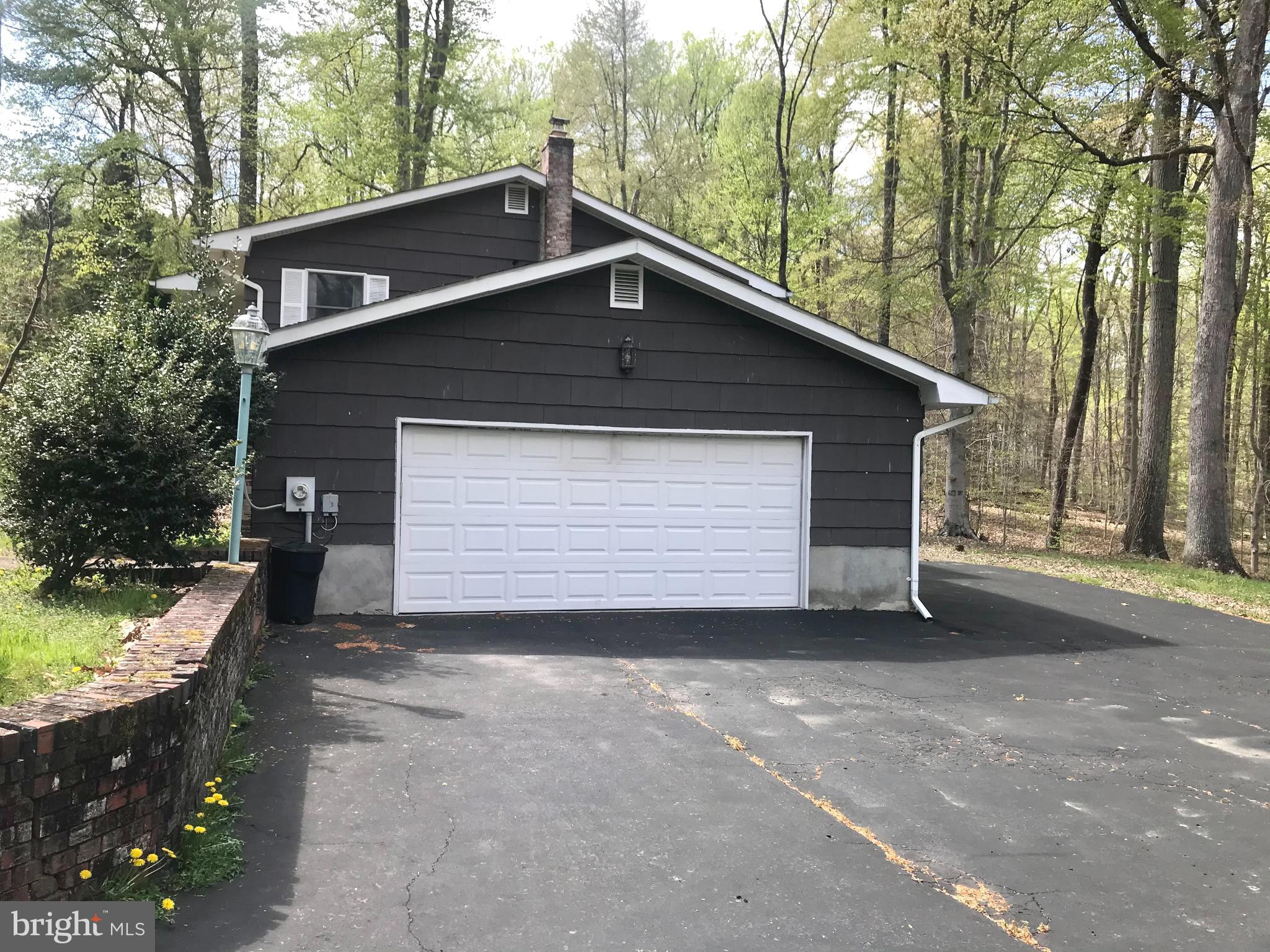 12013 Caspian Road Kingsville, MD 21087 - Photo 3 of 34 Attached side garage with a winding driveway.
