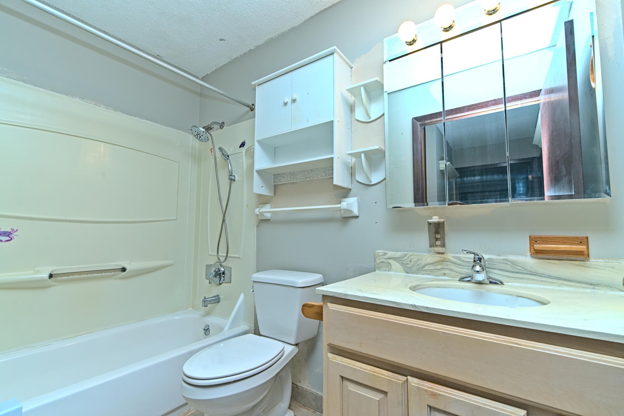 1601 North Innsbruck Drive, Unit 319 Fridley, MN 55432 - Photo 16 of 28