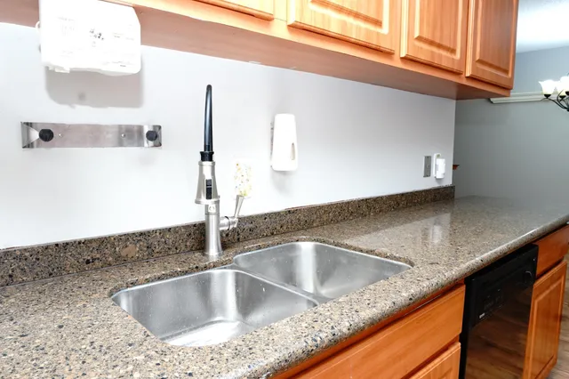 $129,900 | 1601 North Innsbruck Drive, Unit 319, Fridley, MN 55432