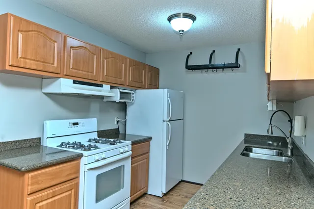 $129,900 | 1601 North Innsbruck Drive, Unit 319, Fridley, MN 55432