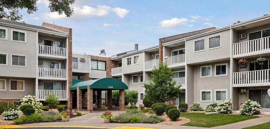 1601 North Innsbruck Drive, Unit 319 Fridley, MN 55432 - Photo 5 of 28